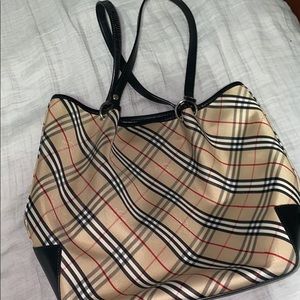 Burberry purse